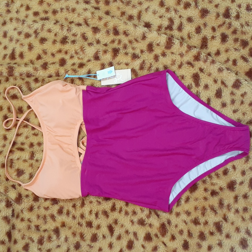 NWT Kona Sol swimwear size Medium